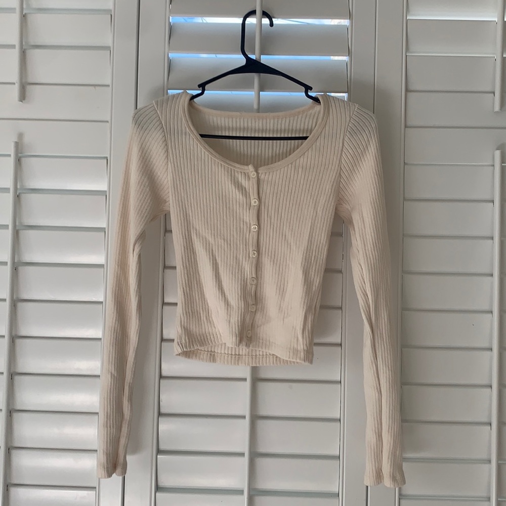 Knit long sleeve top
